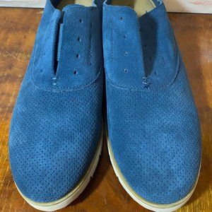 Womens Shoes Size 9.5 Blue BearPaw